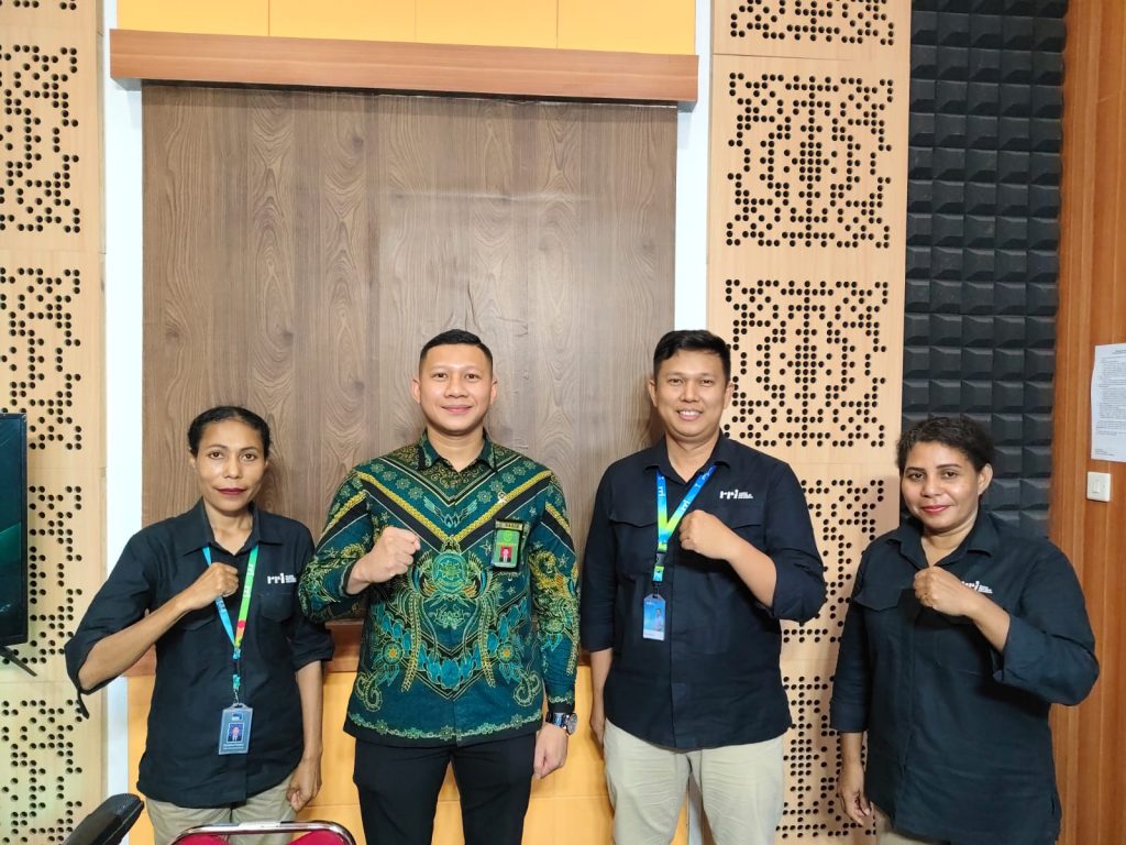 Memasyarakatkan Persidangan Elektronik di Tanah Yapen: Hakim PN Serui Berikan Edukasi Hukum