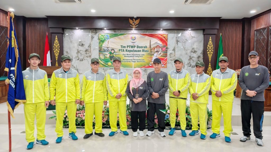 Menuju Malang, Ketua PTA Kepri Lepas Kontingen PTWP Daerah ke Kejurnas Tenis Beregu Piala Ketua MA RI Tahun 2026