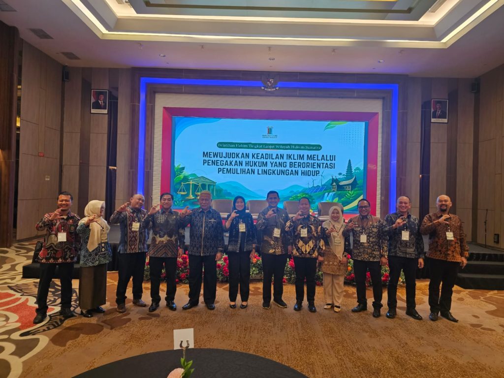 “Hukum Lingkungan Berada di Atas Bidang Hukum Lainnya, Karena Mengadili Ciptaan Tuhan” Tegas Prof. Hamdi, Ketua Kamar Perdata Mahkamah Agung Republik Indonesia.