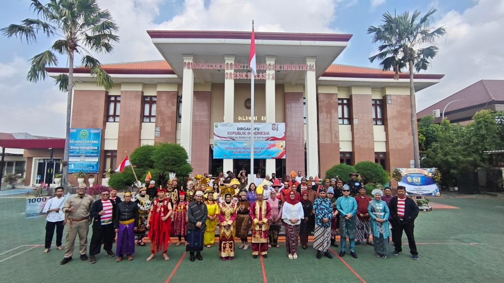 Semarak Keberagaman Budaya, PN Gresik Tutup Rangkaian HUT RI dan MA Ke-81 dengan Busana Adat Nusantara