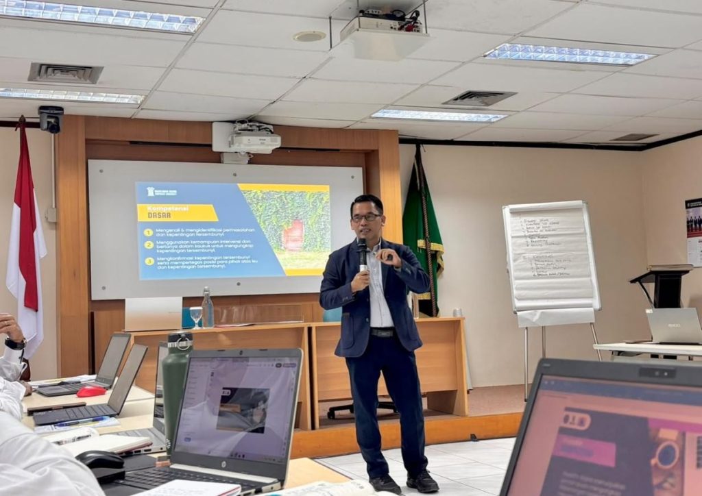 Seni Membaca yang Tak Terucap: Mengungkap Kepentingan Tersembunyi Lewat Kaukus Mediasi