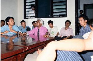 Arief Botak : Dulu Memimpin Puluhan Ribu Dengan TOA, Kini Satu Palu di Tangan